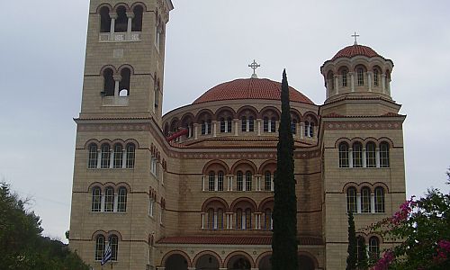 Kostel Agios Nektarios u vstupu