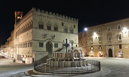 Fontana Maggiore a Palác priorů jsou chloubou hlavního náměstí