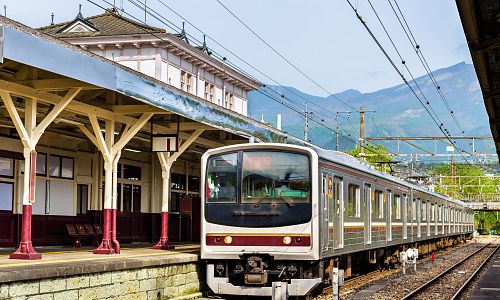 Vlak na nádraží v Nikkó