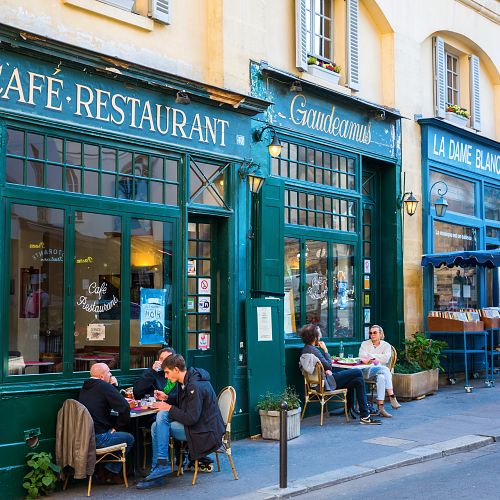 Vychutnávání si vytříbené pařížské gastronomie