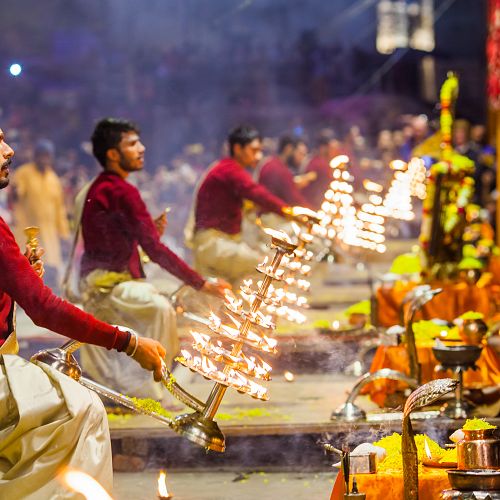 Uzavírání Gangy – ceremoniál jako unikátní show