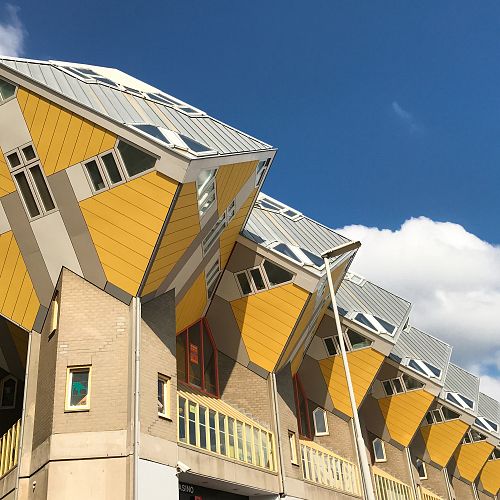 Obdivování kubistických domů v Rotterdamu