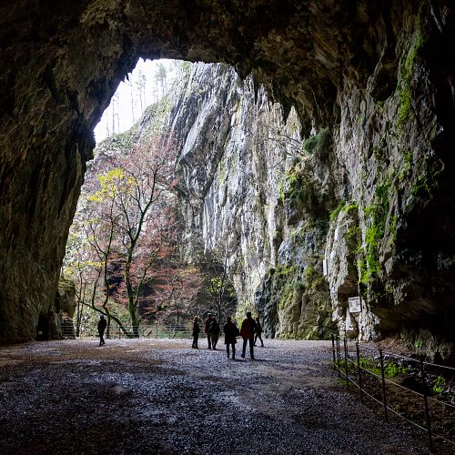 Procházka jednou z největších jeskyní na světě