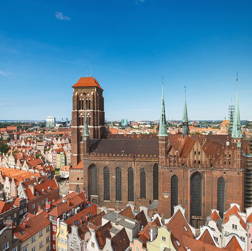 Rozhlédnutí se z vyhlídky Mariánského kostela na Gdaňsk