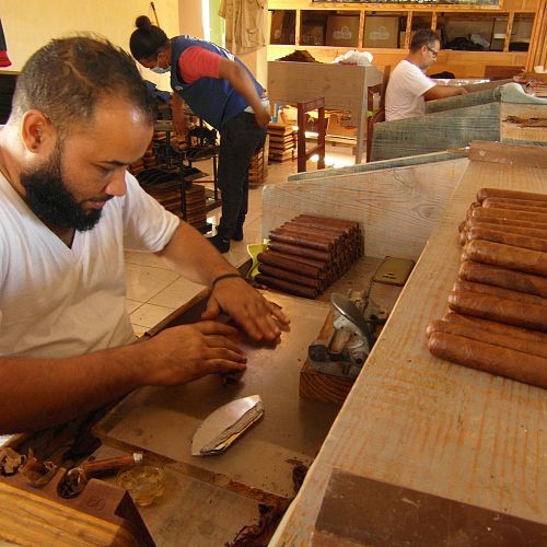 Výroba doutníků v dominikánském podhůří
