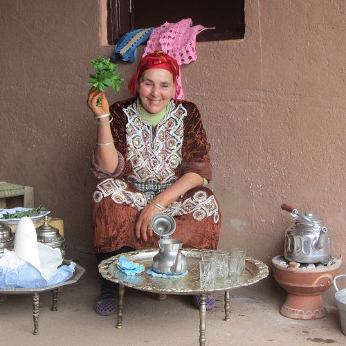 Výuka přípravy mátového čaje s berbery