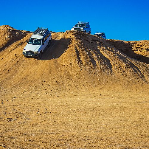 Adrenalinová jízda džípy v největší poušti světa