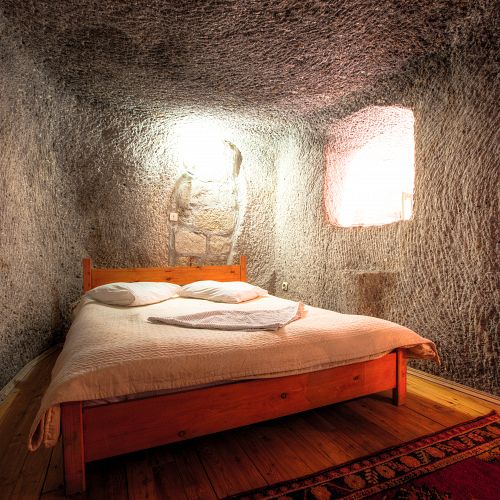 Přespání ve skalním jeskynním hotelu v Kappadokii
