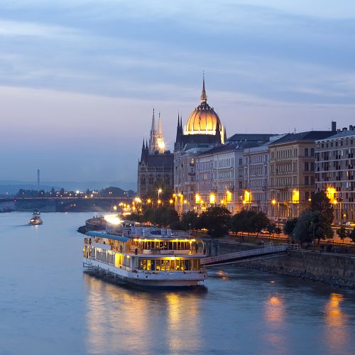 Večerní plavba po Dunaji