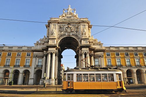Lisabonem křižují více jak sto let staré tramvaje