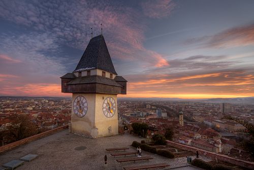 Hodinová věž je dominantou Grazu