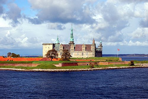 Zámek Kronborg se do dějin zapsal jako „Hamletův hrad” Elsinor 