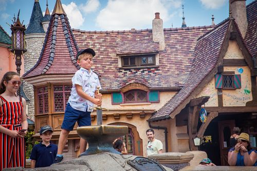 V Disneylandu si můžete zkusit vytáhnout bájný Excalibur