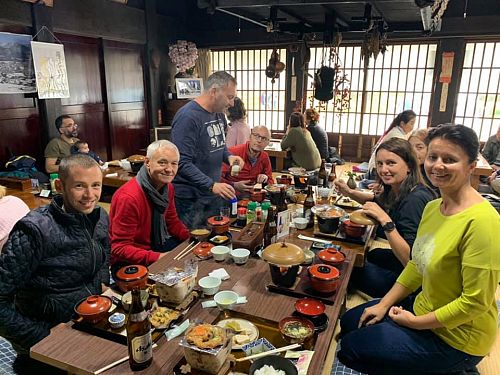 Japonskou kuchyni si naši cestovatelé užívají plnými doušky