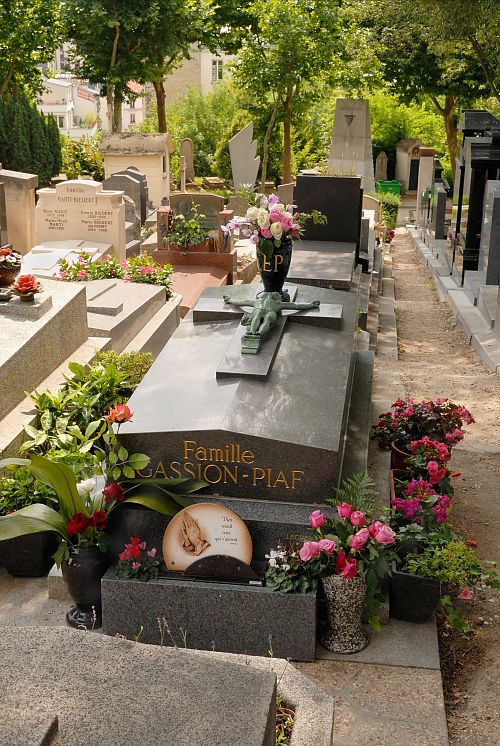 Najděte na hřbitově Père Lachaise hrobku Édith Piaf?