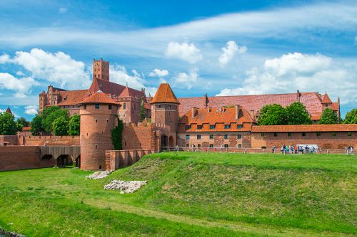 Křižácký hrad Malbork je právem zapsán na seznamu UNESCO.