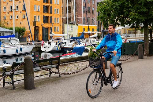 Celá Kodaň je protkaná cyklostezkami podél kanálů