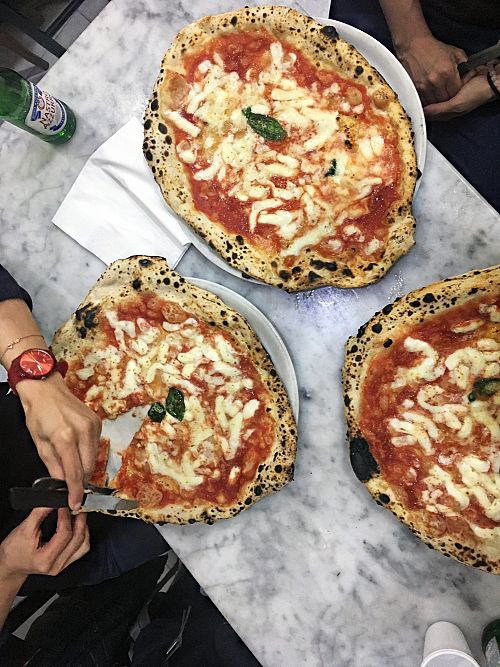 Pizza v Neapoli