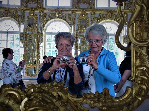 Zrcadlová fotka cestovatelky paní Aleny Stehlíkové v Kateřinském paláci