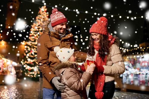 Rodinná atmosféra na vánočních trzích v Tallinnu