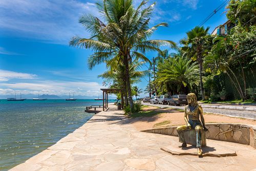 Socha Brigitte Bardot v herečkou proslaveném letovisku Búzios