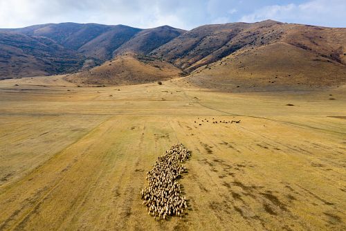 Jedna z nejkrásnějších tras v Arménii vedoucí na horu Artanish