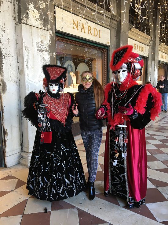 Karneval v Benátkách 2020,můj nejkrásnější cestovatelský zážitek.A určitě né poslední.Vždy když to bude možné se budu ráda a s láskou do Benátek vracet a to nejen na karneval,který mohu jen doporučit.