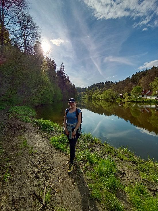 Cestování je dar, uvědomuji si to hlavně v poslední době, kde bezpečné cestování není samozřejmost. Cestování mi nabízí radost ze života, objevování nových přírodních krás a nové přátelství, jako to moje s kamarádkou z Terstu, s kterou jsme v kontaktu už pár let. Při cestování jsem načerpala novou silu a elán do dalších pracovních dní. Když cestuji po České republice, tak si uvědomuji, jak se máme dobře a jakou máme krásnou přírodu, milých lidí. Cestování v zahraničí mi přineslo více pochopení pro druhé.