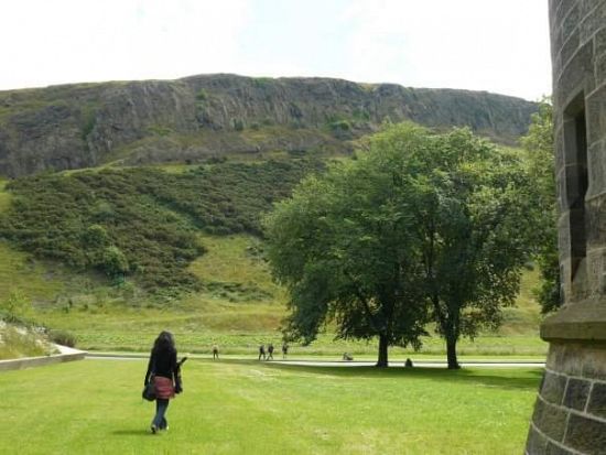 Před více než 10 lety jsem se nachomejtla k zakládání YMCA mládeže a skamarádili se s městečkem poblíž skotského Edinburghu, kam jsme se za nimi vydali uspořádat společný koncert - parta mladých lidí se vydá autobusem do Skotska. Pokroucení jsme dojeli a prima si to užili a skamarádili se a domlouvali se rukama nohama s pocitem, že mluvíme anglicky:-))