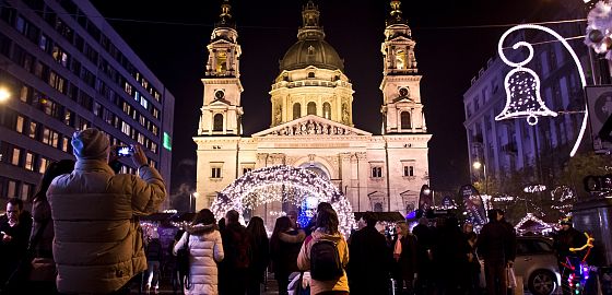 Adventní zájezdy z Bratislavy: Autobusem i letecky za krásami předvánoční Evropy