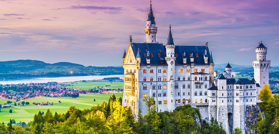 NOVINKA: Nejkrásnější bavorský zámek, největší jezero, kulturní Mnichov i emotivní Dachau 