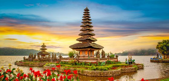 NOVINKA: Nechte se okouzlit tropickým rájem na Bali, atmosférou rituální očisty i vulkánem na Jávě
