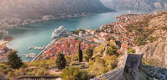 NOVINKA: Malebná města, tyrkysové moře a hory tyčící se nad pobřežím. Kde? V Kotorském zálivu!