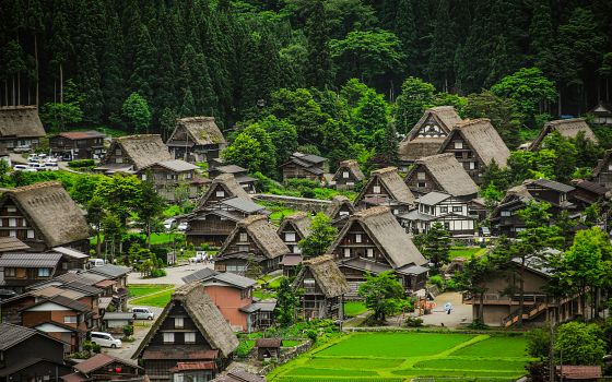Širakawa-go: snová vesnička, která je díky unikátní lidové architektuře zapsána na seznam dědictví UNESCO