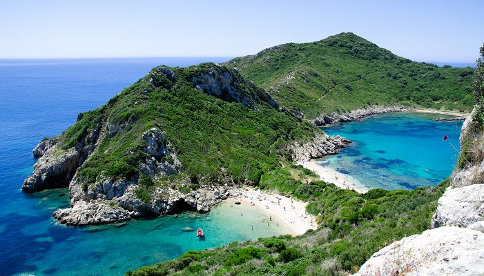 Relax na plážích Korfu + SÍDLO CÍSAŘOVNY SISSI + PLAVBA PIRÁTSKOU LODÍ