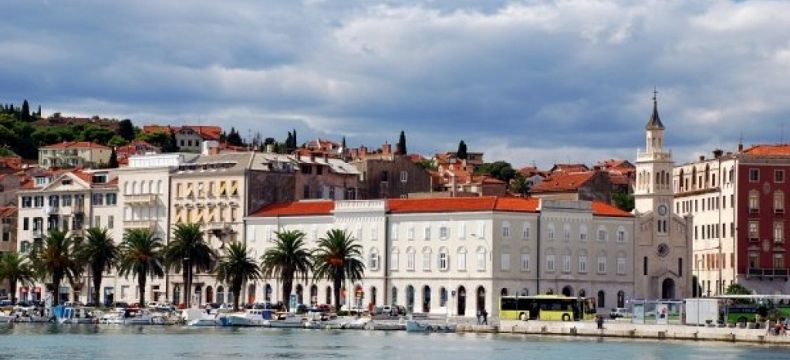 Split se nachází na pobřeží Dalmácie