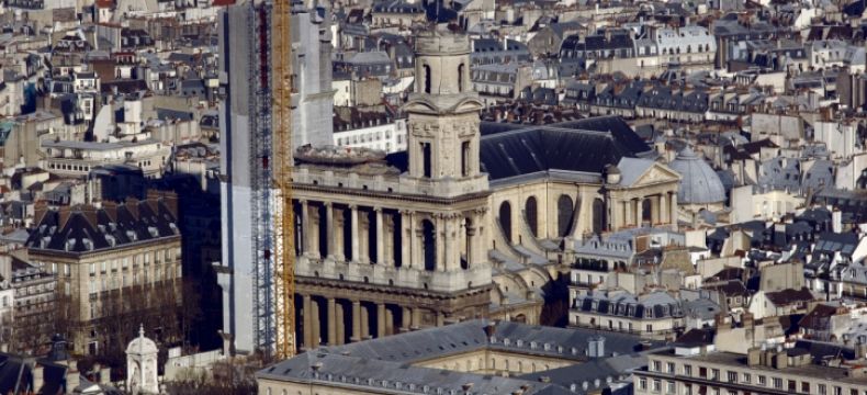 Kostel sv. Sulpice je druhým největším kostelem v Paříži