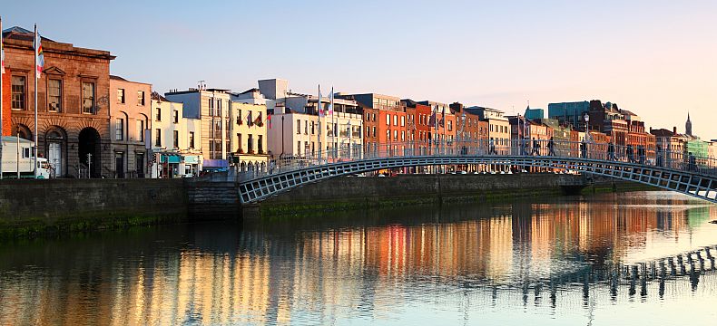 Dublin - město u ústí řeky Liffey do Irského moře