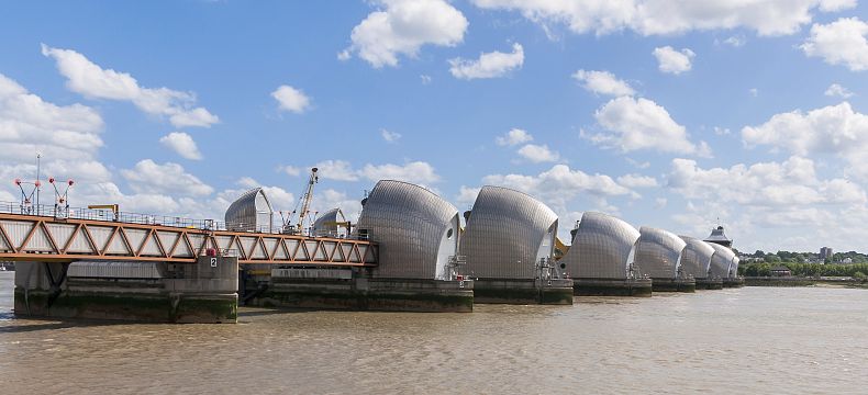 Bariéry na Temži - jsou největším protipovodňovým zařízením na světě