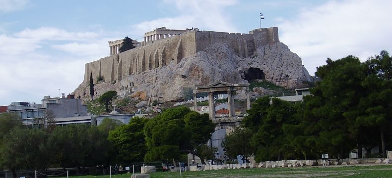 Hadriánův oblouk a Akropolis