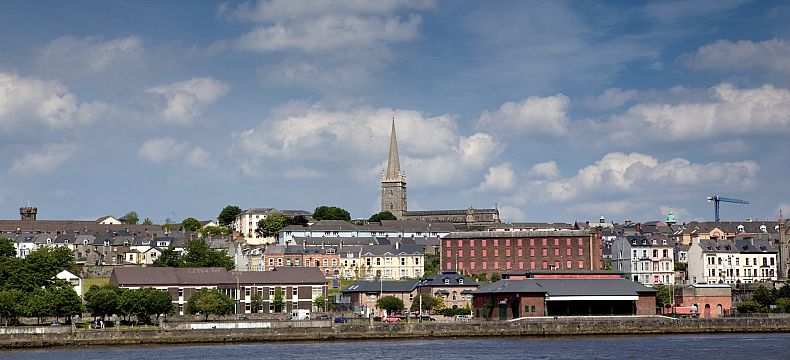 Derry je čtvrté největší město ostrova