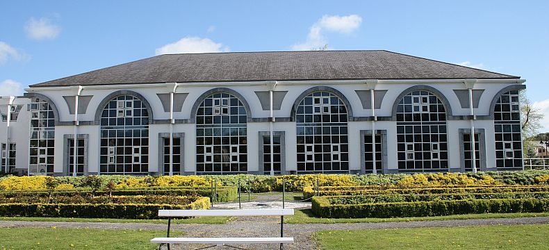 Moderní budovy v Kilkenny