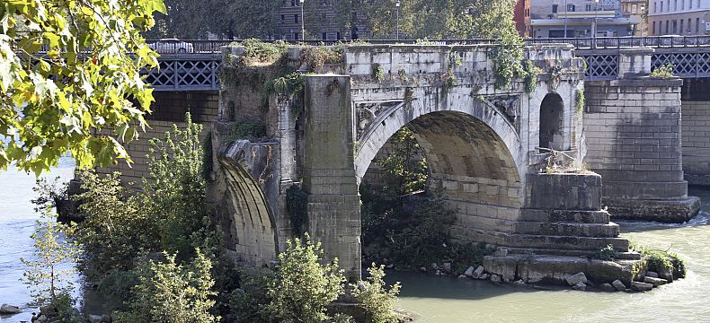 Ponte Rotto - nejstarší kamenný most v Římě