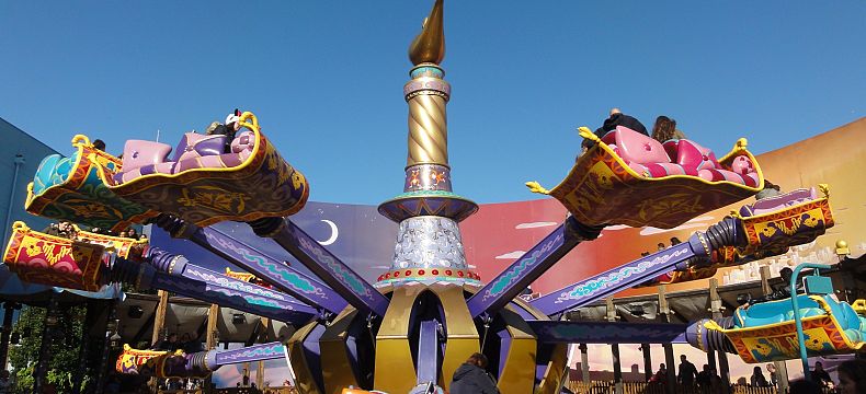 Proleťte se na Aladinově létajícím koberci