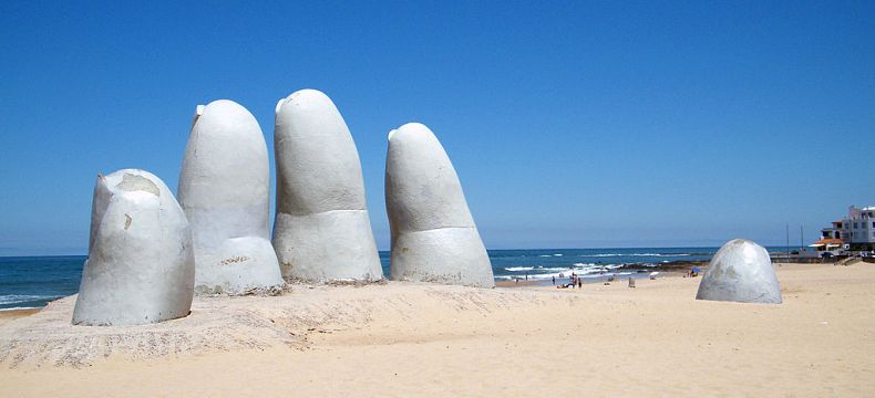 Symbol Punta del Este - socha na pláži
