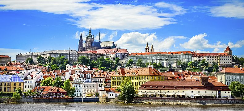 Praha láká slavné turisty z celého světa