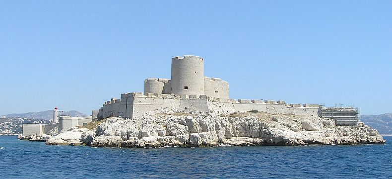 Pevnost If známá z románu Hrabě Monte Christo