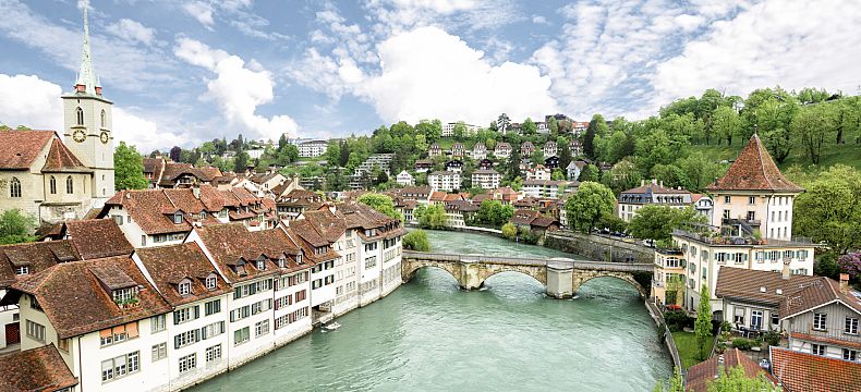 Bern obklopen řekou
