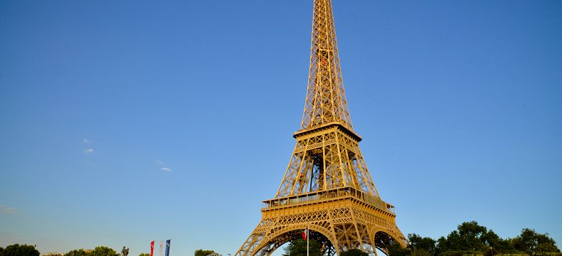 Ocelová dáma Eiffelova věž pěkně zblízka