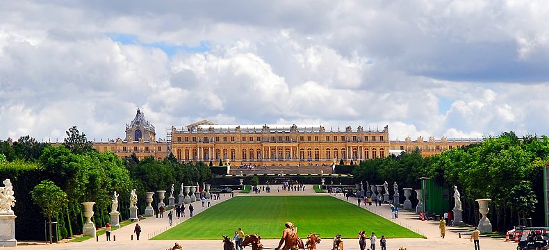 Zahrady ve Versailles jsou velkolepým geometrickým dílem